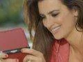 Penélope a Mónica Cruz v reklamě na New Super Mario Bros. 2