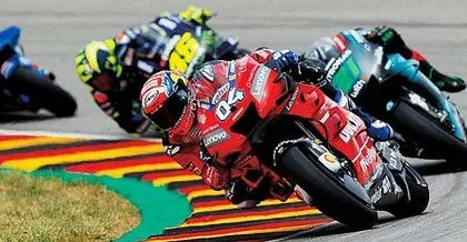 10 oficiálních závodníků z MotoGP změří své síly v online soutěži již tuto neděli