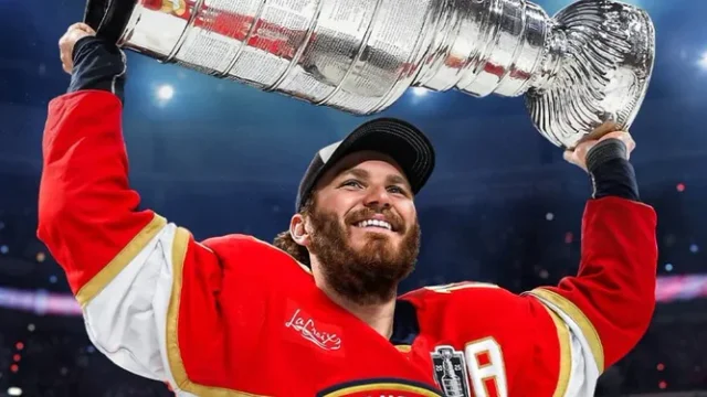Na obalu hry NHL 26 bude Matthew Tkachuk, tento týden dojde k jejímu představení
