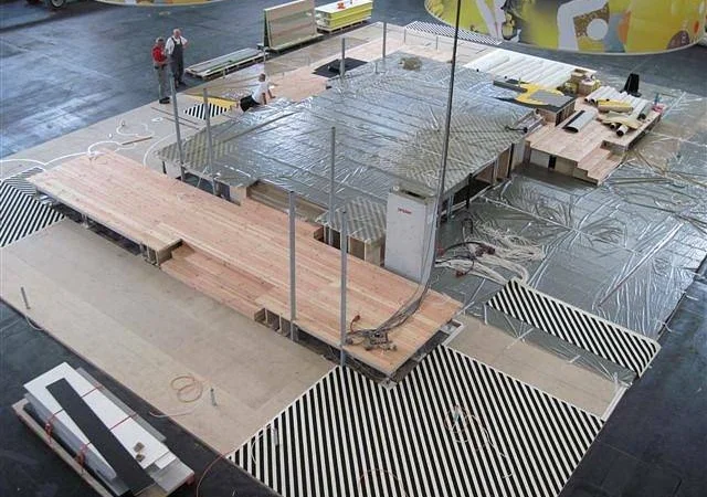 GamesCom 2010 &ndash; Stavba Sony stánku