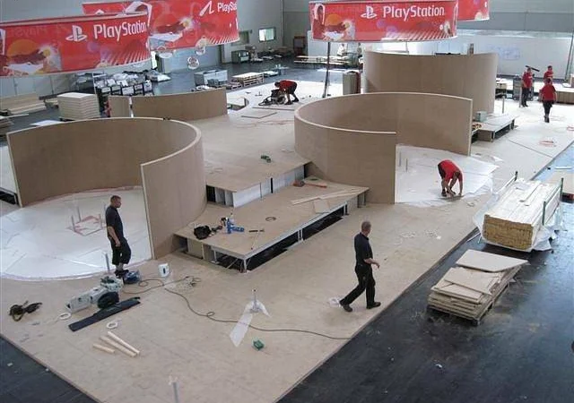 GamesCom 2010 &ndash; Stavba Sony stánku