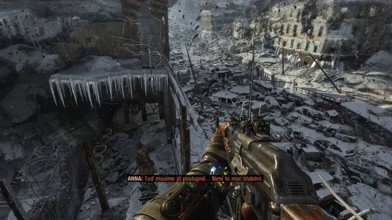 Ruské úřady pátrají po spisovateli Dmitriji Gluchovském, hrozí mu 15 let vězení