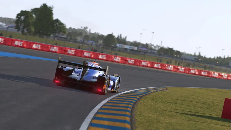 Závodní simulátor Le Mans Ultimate míří na konzole
