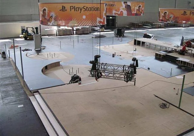 GamesCom 2010 &ndash; Stavba Sony stánku