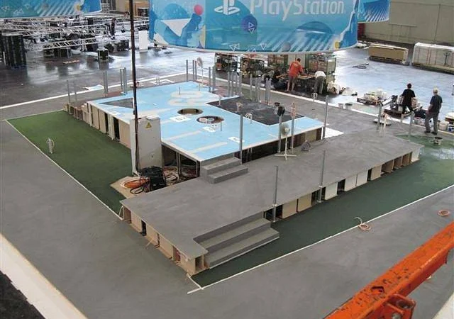 GamesCom 2010 &ndash; Stavba Sony stánku
