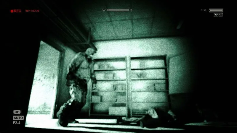 Outlast: Whistleblower